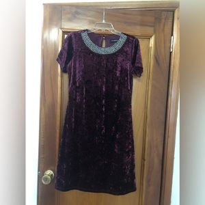 Scarlett burgundy velvet dress whit embellished neckline short sleeves size 8